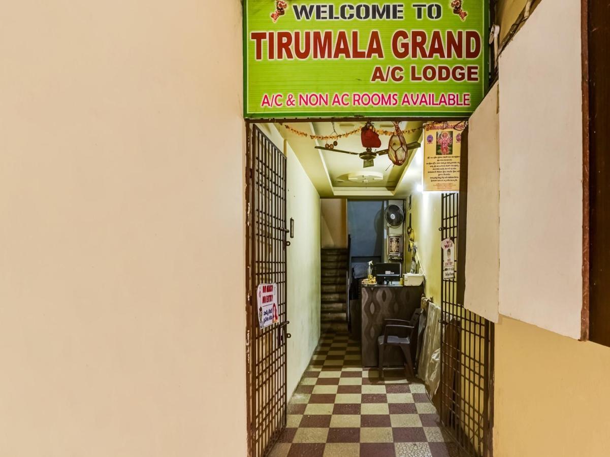 Oyo 84039 Tirumala Grand Rājahmundry Exterior photo