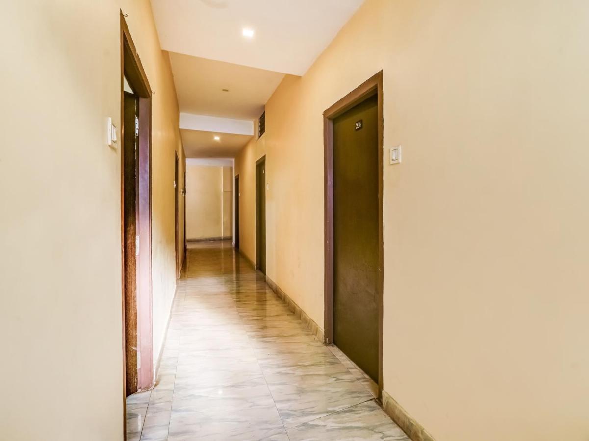 Oyo 84039 Tirumala Grand Rājahmundry Exterior photo